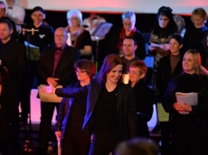 Rita Monori, Musical Director, thanks the Woolwich Singers (photo: Mike King)